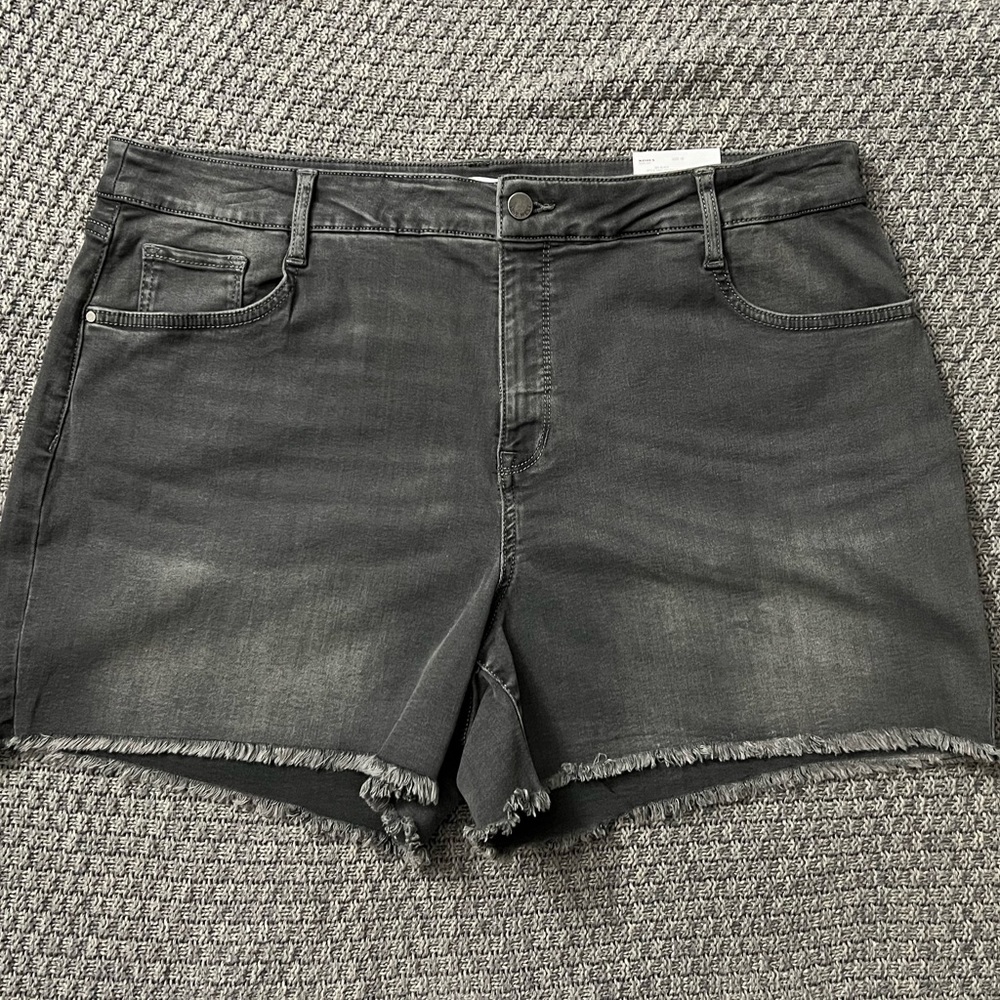 Women’s Nine West Slimming Pocket Shorts NWT